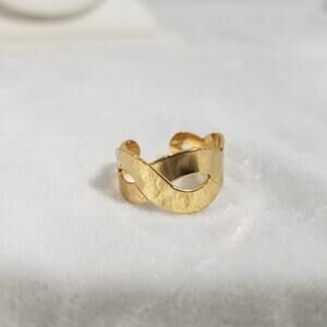 Sarah gold tone crisscross ring adjustable 1.1465